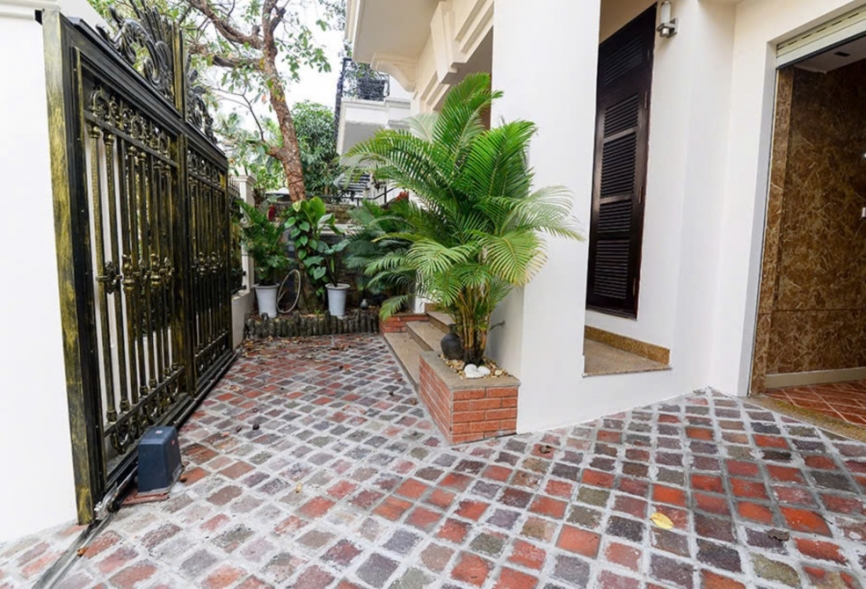 Simple house for rent in Ciputra, Tay Ho, Ha Noi